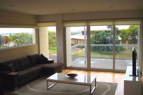 Alouarn Apartment 1 - Goulburn Accommodation 4