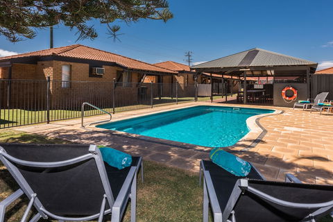 Geraldton's Ocean West - Goulburn Accommodation 1