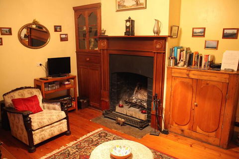 Kookaburra Cottage - Goulburn Accommodation 2