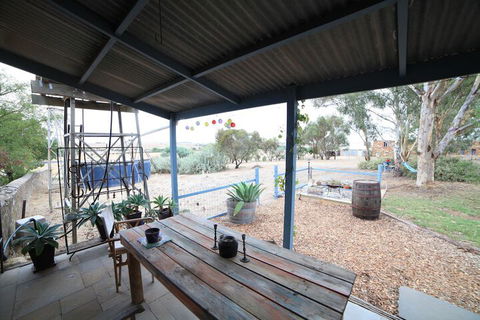 Kookaburra Cottage - Goulburn Accommodation 6