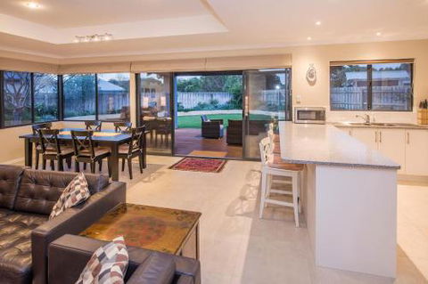 Daves Digs - Goulburn Accommodation 5