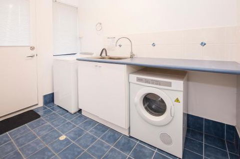 Daves Digs - Goulburn Accommodation 4