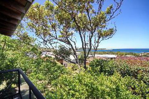 3 Bedroom House At Garuwa Street - Goulburn Accommodation 4