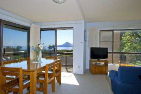 2 Bedroom Apartment Commodore Unit 3 6 Intrepid Close - Goulburn Accommodation 2