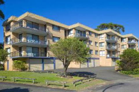 2 Bedroom Apartment Commodore Unit 3 6 Intrepid Close - Goulburn Accommodation 3
