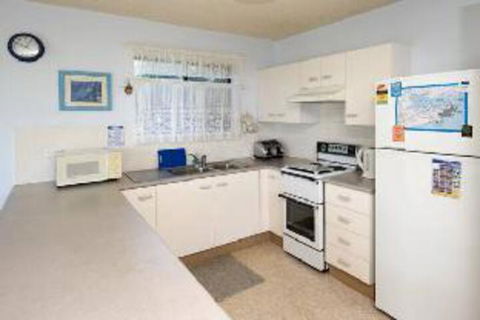 2 Bedroom Apartment Commodore Unit 3 6 Intrepid Close - Goulburn Accommodation 4