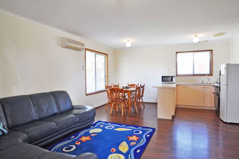 Alwyns By THE SEA PET Friendly - Goulburn Accommodation 7