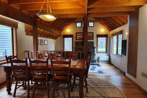 SNOWED INN Apartment - Goulburn Accommodation 5