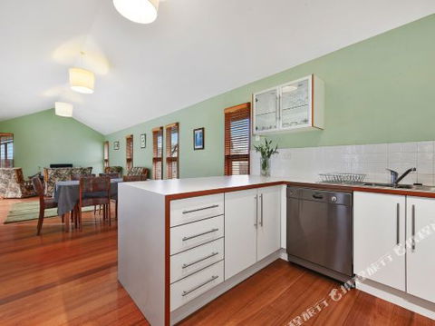 Family Friendly Weatherboard Cottage - Goulburn Accommodation 0