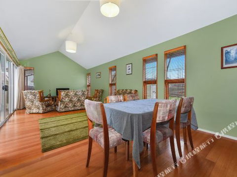 Family Friendly Weatherboard Cottage - Goulburn Accommodation 3