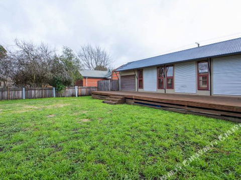 Family Friendly Weatherboard Cottage - Goulburn Accommodation 1