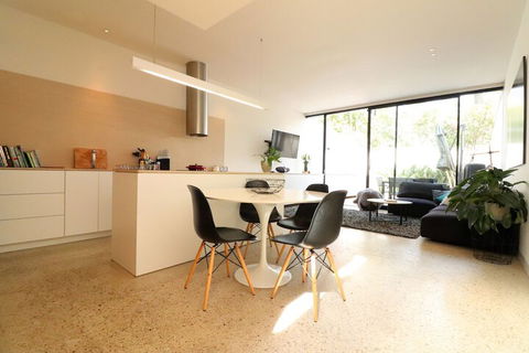 Inspired Designer Carlton North Terrace - Rejuvenate Stays - Goulburn Accommodation 3