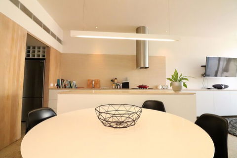 Inspired Designer Carlton North Terrace - Rejuvenate Stays - Goulburn Accommodation 6