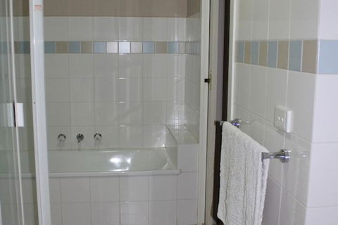 Australian Home Away At Box Hill 2 Bedroom - Goulburn Accommodation 7