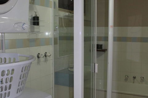 Australian Home Away At Box Hill 2 Bedroom - Goulburn Accommodation 4