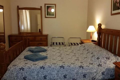 About Town Cottages - Goulburn Accommodation 2