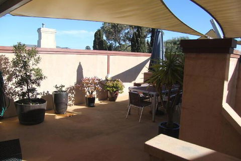 SACKVILLE APARTMENT 1 - Goulburn Accommodation 5
