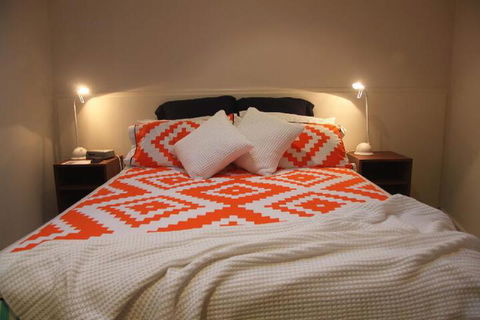 SACKVILLE APARTMENT 1 - Goulburn Accommodation 6