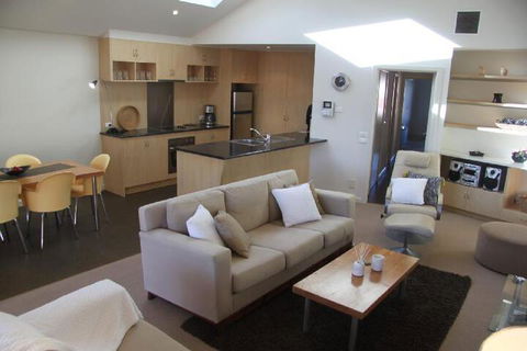 SACKVILLE APARTMENT 1 - Goulburn Accommodation 3