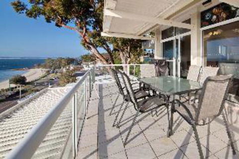 3 Bedroom House Classic View 2 / 49 Victoria Parade FREE WIFI - Goulburn Accommodation 3