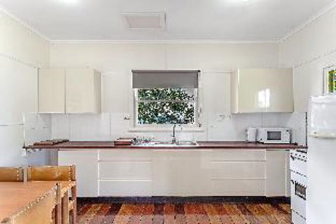1 Bedroom House Government Road No. 102 PET FRIENDLY - Goulburn Accommodation 4