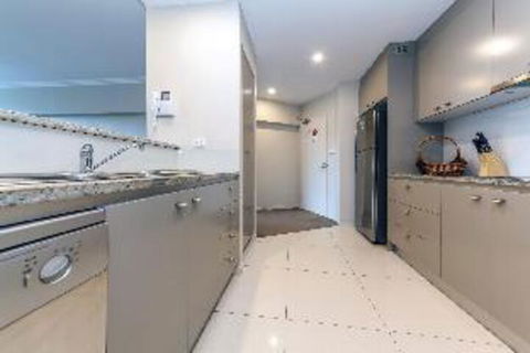 3 Bedroom Apartment Oasis Unit 3 / 5 - Goulburn Accommodation 4