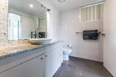 3 Bedroom Apartment Oasis Unit 3 / 5 - Goulburn Accommodation 1