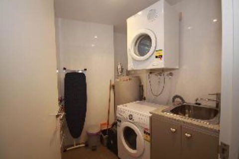 4 Bedroom Apartment Oasis Unit 11 - Goulburn Accommodation 1