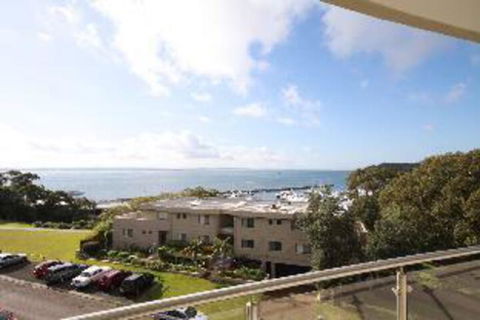 4 Bedroom Apartment Oasis Unit 11 - Goulburn Accommodation 0