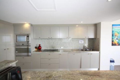 4 Bedroom Apartment Oasis Unit 11 - Goulburn Accommodation 5