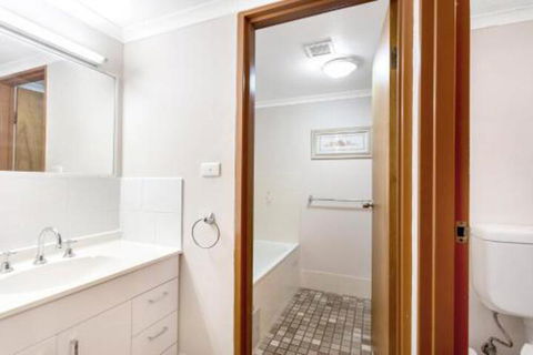 3 Bedroom Apartment Bay Parklands Unit 65 / 2 Gowrie Avenue - Goulburn Accommodation 5