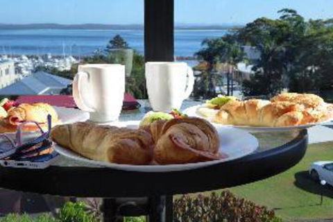 2 Bedroom Apartment Portside Unit 12 / 1 Donald Street FREE WIFI - Goulburn Accommodation 1