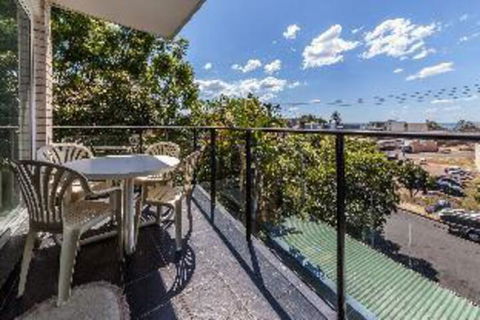 2 Bedroom Apartment Sunset Towers Unit 2 - Goulburn Accommodation 0