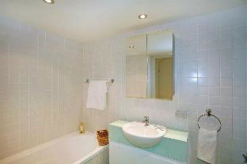 2 Bedroom Apartment Bayview Apartments Unit 7 - Goulburn Accommodation 2