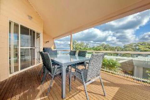 3 Bedroom Villa Moy At Nelson Bay 2 / 30 Thurlow Avenue FREE WIFI - Goulburn Accommodation 0