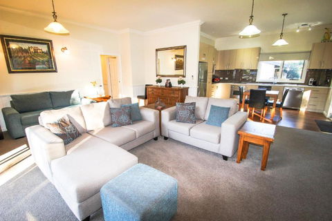 Dieudonne - Goulburn Accommodation 3