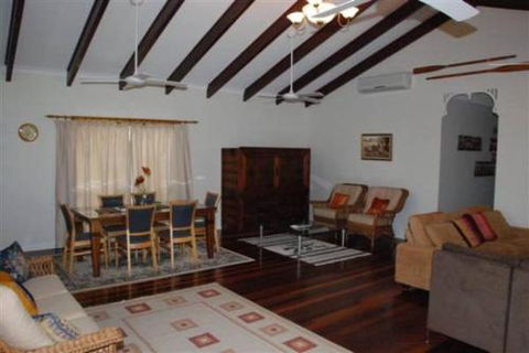 Appian Beach House - Goulburn Accommodation 4