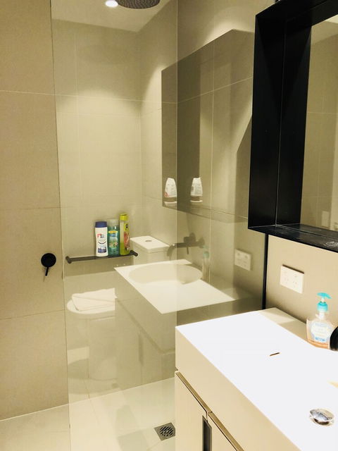 Comfy 2-Bedroom Apartment Level 5 - Goulburn Accommodation 6