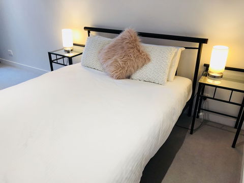 Comfy 2-Bedroom Apartment Level 5 - Goulburn Accommodation 5