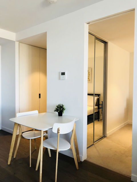 Comfy 2-Bedroom Apartment Level 5 - Goulburn Accommodation 3