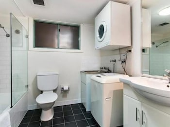 Darling Harbour Modern 1 Bedroom Apartment - Goulburn Accommodation 3
