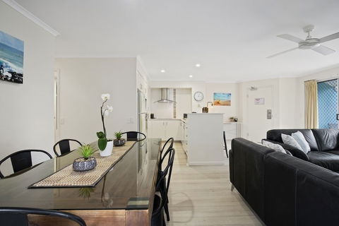 Diamond Beach Resort 2BR Bath - Goulburn Accommodation 6