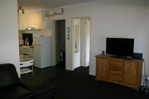 Ageri Holiday Unit - Goulburn Accommodation 4