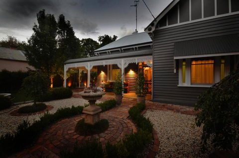 Clement House - Goulburn Accommodation 5