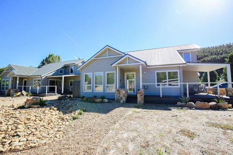 Amber Mist Villa One - Goulburn Accommodation 5