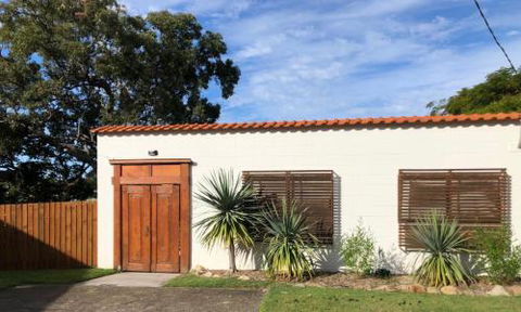 Alicante - Goulburn Accommodation 0