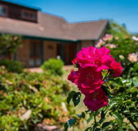 11 Bay Street waterfront holiday - Goulburn Accommodation