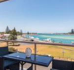Shoreline 7 with 180 degree water views - Goulburn Accommodation