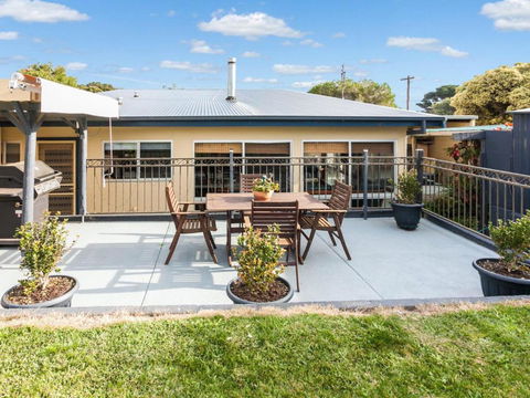 OCEAN SOUNDS Anglesea - Goulburn Accommodation 2