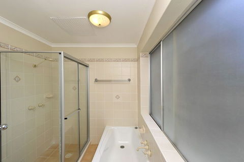 Adriana 6 / 83 85 Ronald Avenue - Goulburn Accommodation 3